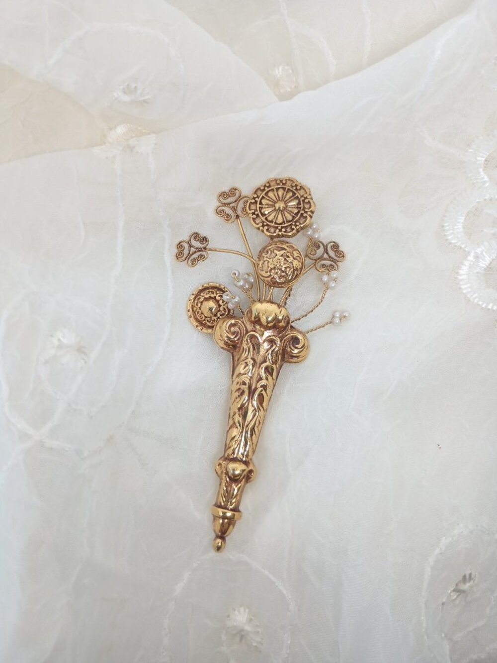 Floral Spray Floral Bouquet Brooch Large Gold Tone Faux Pearl - Picture 2 of 5